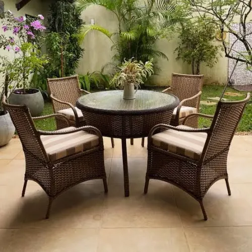 Conjunto de mesa com 4 cadeiras