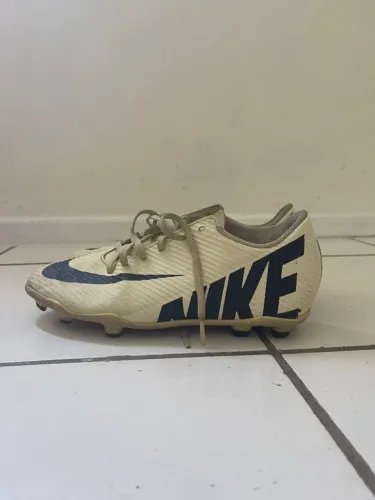 Chuteira Nike Mercurial semi nova