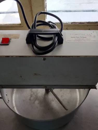 Vende-se uma masseira elétrica