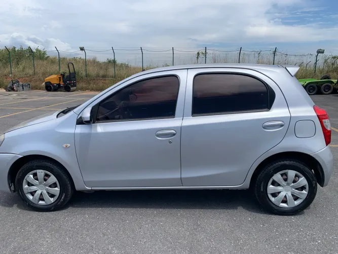 Toyota Etios X 1.3 Flex 16V 5P Mec. 2015