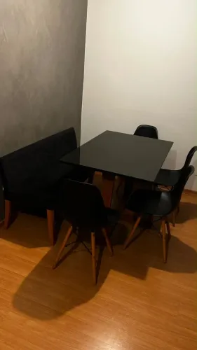 Mesa de jantar + 4 cadeiras + 1 banco estofado