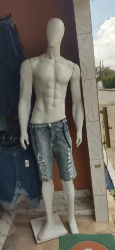 Manequim masculino adulto definido e manequim masculino adulto branco 