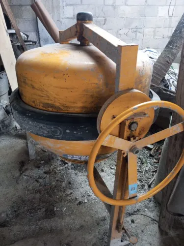 Vendo esta betoneira de 400 litros 220v