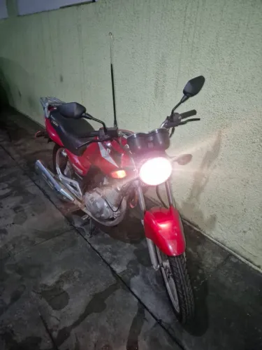GSR 125 Ano 2016 Vermelha