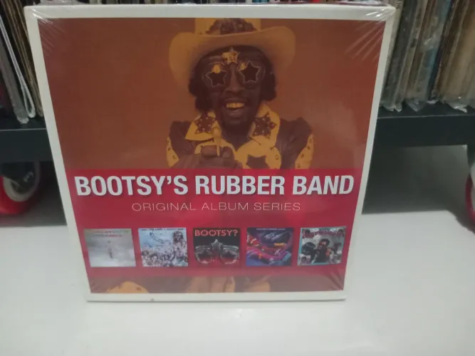 Box 5 cds bootsys rubber band ,lacrado