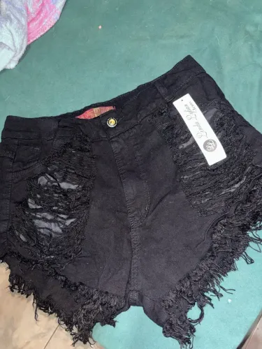 Vende-se esse short jeans preto
