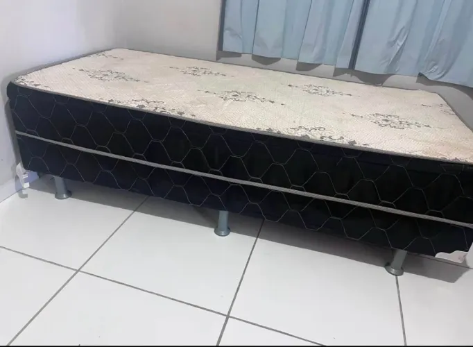 Vendo cama box solteiro