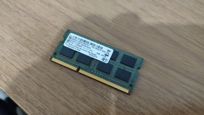 Memoria ram 4 gb ddr3L 12800/1600 ( excelente estado ) notebook
