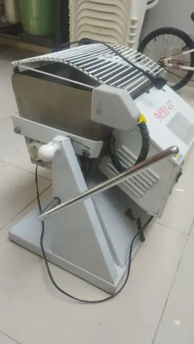 Vende-se batedeira industrial 127V semi nova 