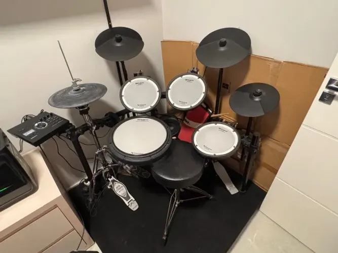 Bateria Roland TD17 KV + HiHat mecânico Roland + pedal duplo P900 Tama