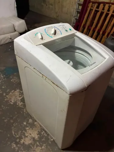 Máquina R$ 500 - eixo travando, 220wolts, Eletrolux, 9kilos