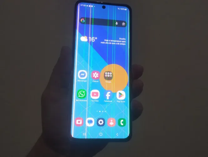 Galaxy Z Flip 3 com linhas