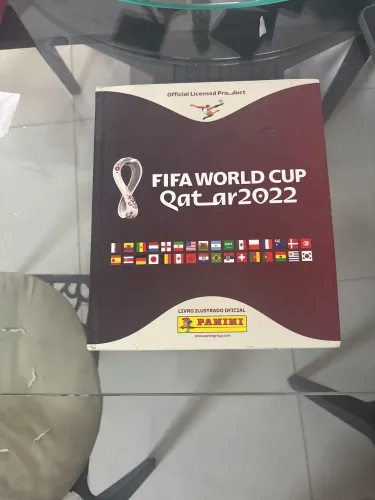 Vendo ou troco álbum de 2022 capa dura completo