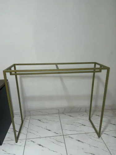 Arara de mesa dourada