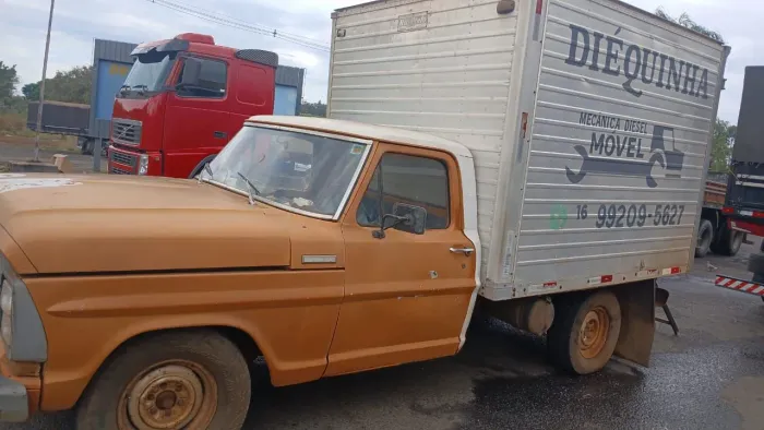 Vendo caminhonete reformada pra socorros em estradas