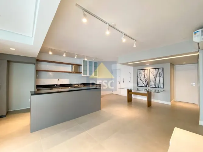 Apartamento para Locação Anual Reformado 02 Dormitórios na Quadra Mar Rua 3750, em Balneá