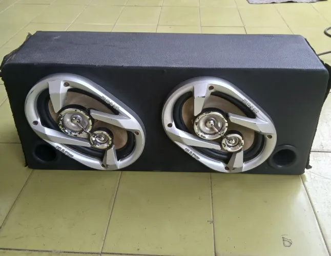 Vendo caixa de som p/ carro