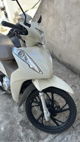 Vendo Biz branca 2023 