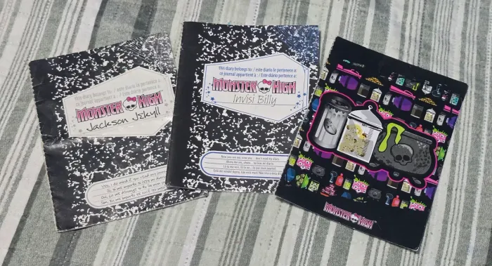 Lote 3 diários Monster High