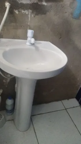 Pia com pe pra banheiro 