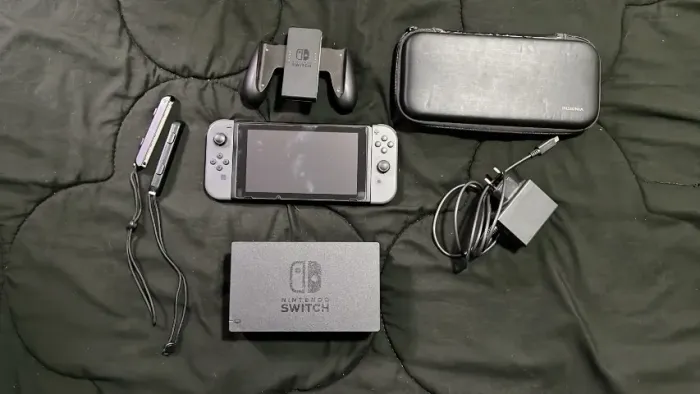Nintendo Switch V1 Desbloqueado por CHIP + Cartão 128GB + Case