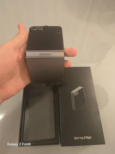 Samsung Galaxy Z Flip6 256gb + case samsung cinza