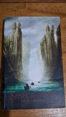 Livro O senhor dos anéis ed. única (capa do filme)