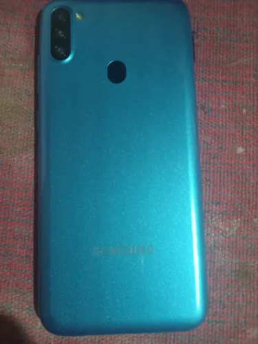 vendo um celular Samsung A11 64 gigas