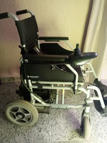 Vendo Cadeira elétrica Nova 