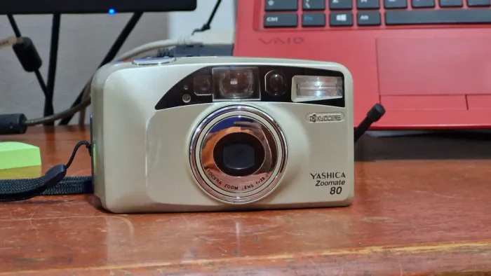 Câmera analógica Yashica