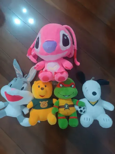 Lote de 5 pelúcias de personagens médios