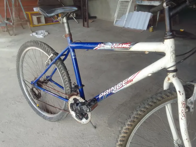 Vendo bicicleta  caloi perfeito estado  valor  200 atendo atendo chat 