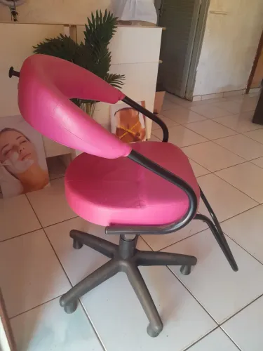 Maca e cadeira de salao
