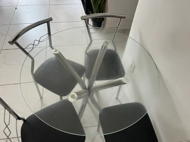 Mesa de vidro 4 cadeira 