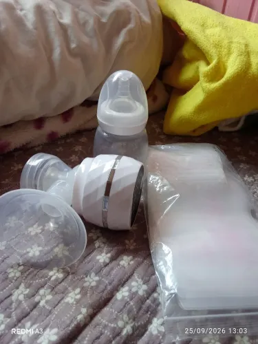 Vende-se bomba de tirar leite+ sacos para armazenar no leite.