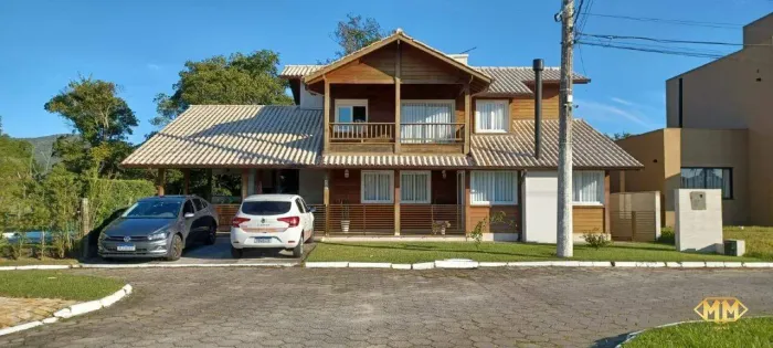 Casa em condomínio disponível para aluguel próximo a Vargem Grande, Florianópolis, SC