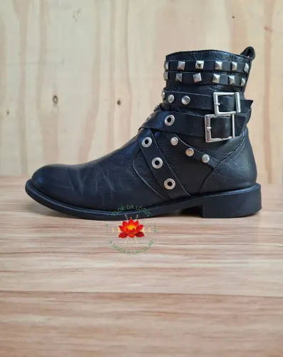 Bota Biker em Couro Santa Lolla Tam.37<br>?R$120