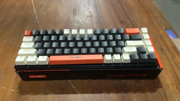 teclado mecanico 60% (vem com caixa)