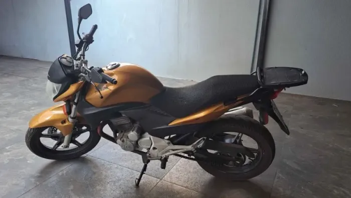 CB 300 Ano 2011