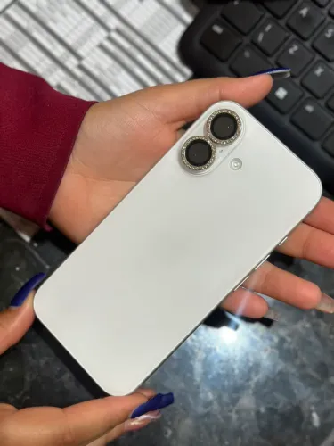 iPhone 16 
