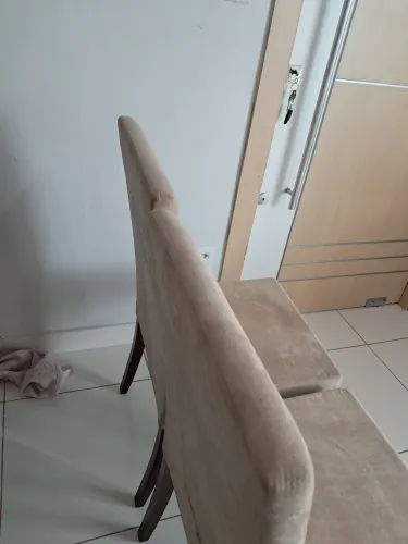 Duas Cadeiras  na cor caramelo 