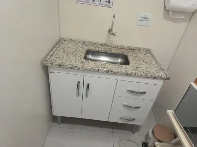 Armário com pia de cozinha com 3 gavetas semi novo