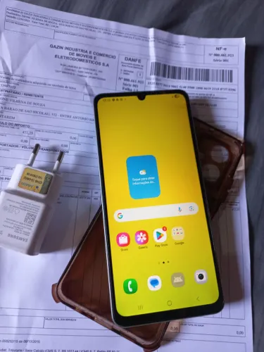 Celular Samsung Galaxy A06 novo só um trico fio de cabelo.