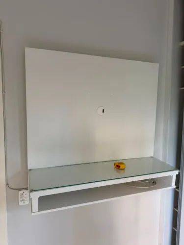 Painel de TV Branco - Tamanho médio