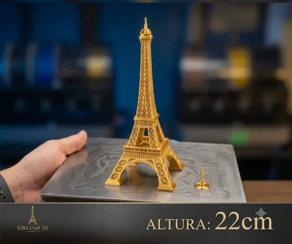 Torre eiffel dourada 