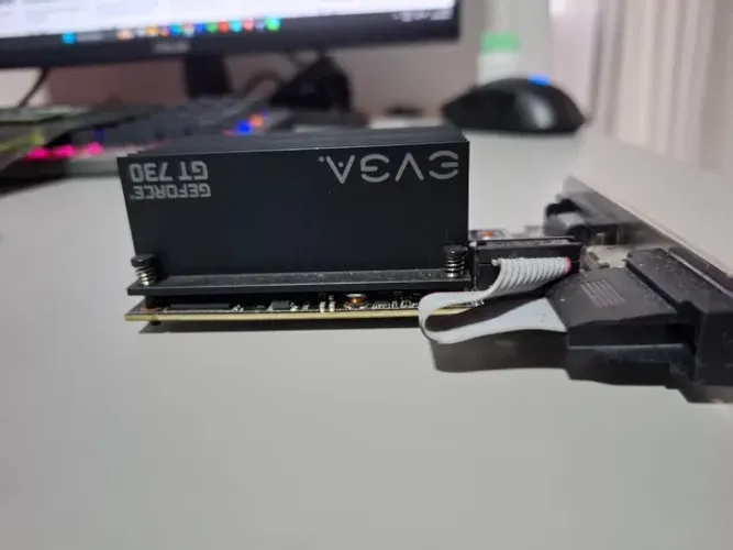 Placa de vídeo GT 730 2GB DDR3