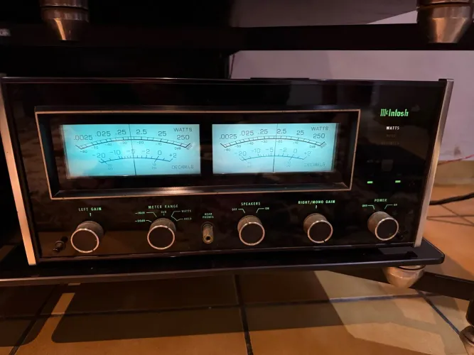 Power McIntosh MC2255 - 250W RMS/Ch - excelente estado / Relíquia