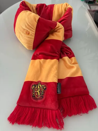 Almofada Massageadora Cachecol Harry Potter Grifinoria