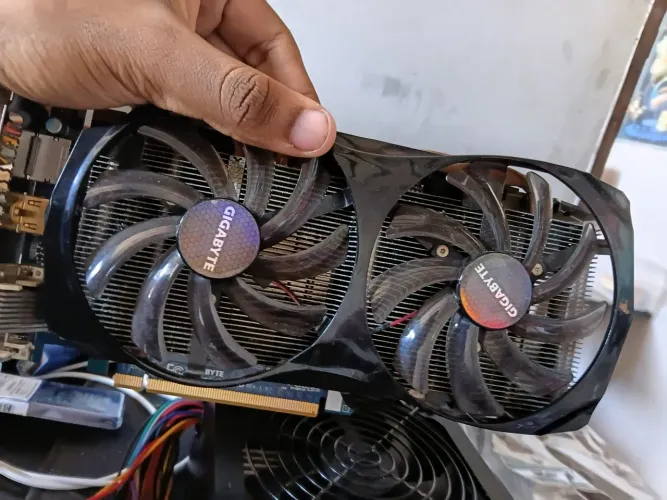 Gtx 660 placa de video 2gb(defeito, gira mas n dá imagem)