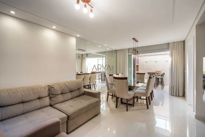 Sobrado à venda no Residencial Petit Trianon no Vista Alegre ARYA1